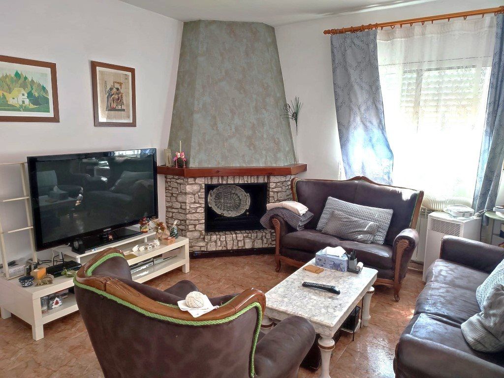 Property photo 3 of 18