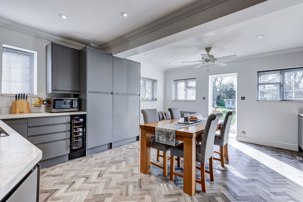 Property photo 2 of 43