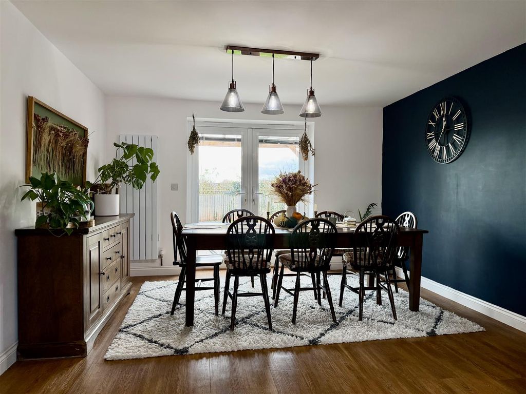 Property photo 3 of 26 Spacious Lounge/Dining Room