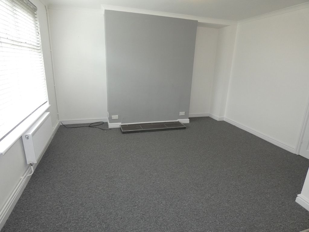 Property photo 2 of 13 Lounge