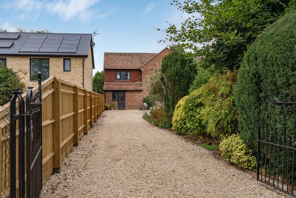 Property photo 2 of 32