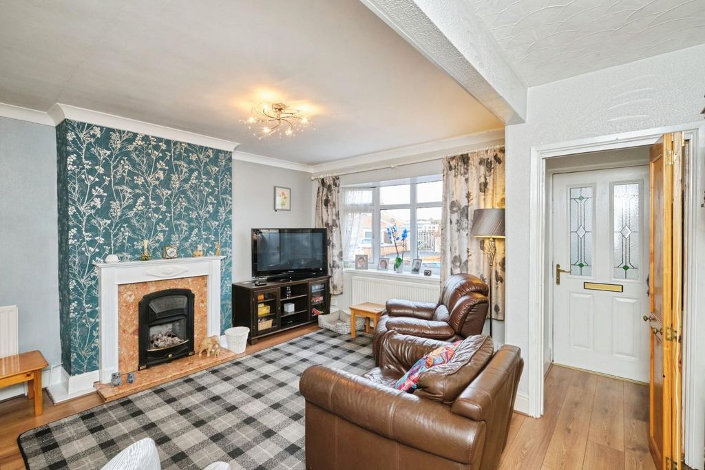 Property photo 2 of 24 18Fordway-18817.Jpg