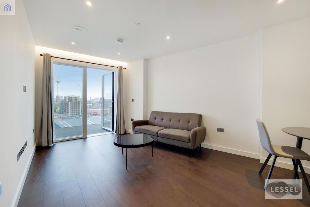 Property photo 2 of 11 5_Kitchen-Reception-2.Jpg