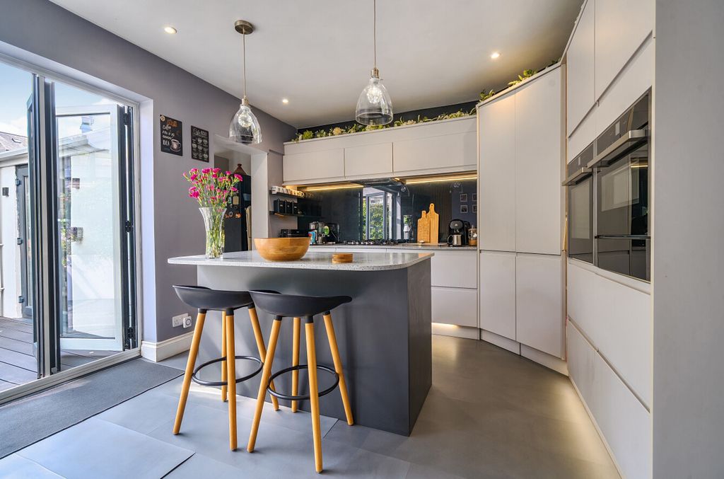 Property photo 2 of 27 1495685-2-6A60Ed0...