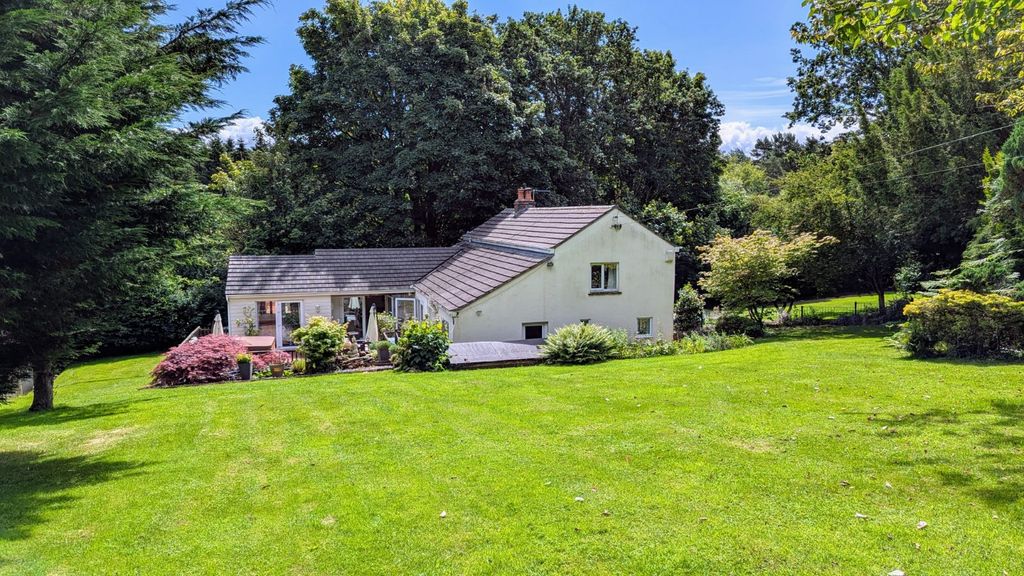 Property photo 3 of 25 Gardens