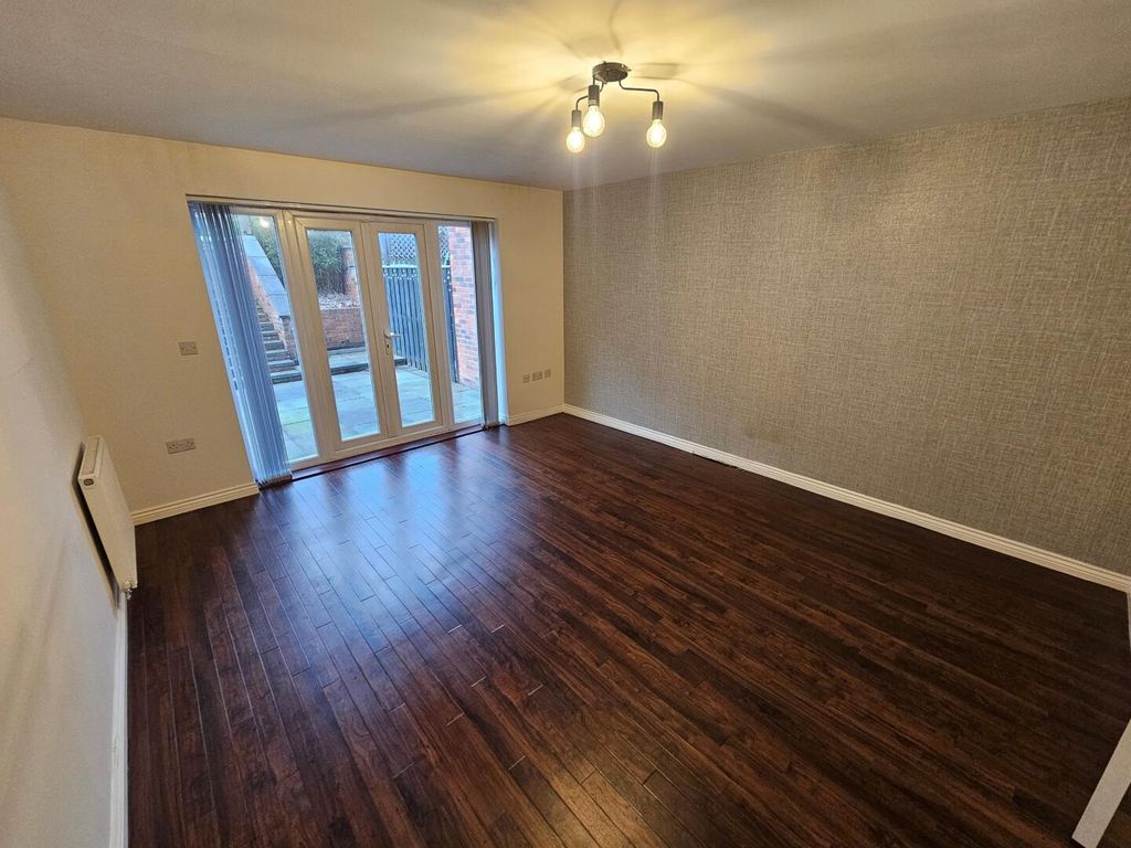 Property photo 2 of 17 Lounge