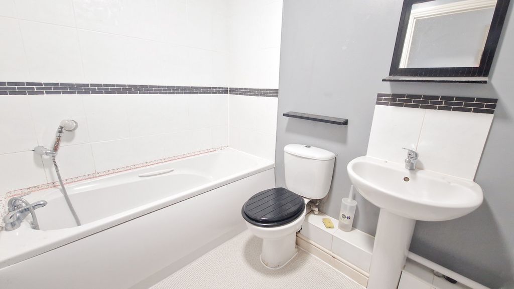 Property photo 3 of 14 5308253