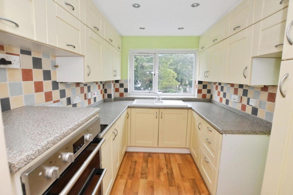 Property photo 3 of 7 Kitchen