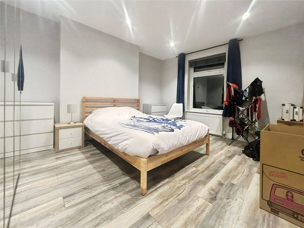 Property photo 2 of 7 Bedroom