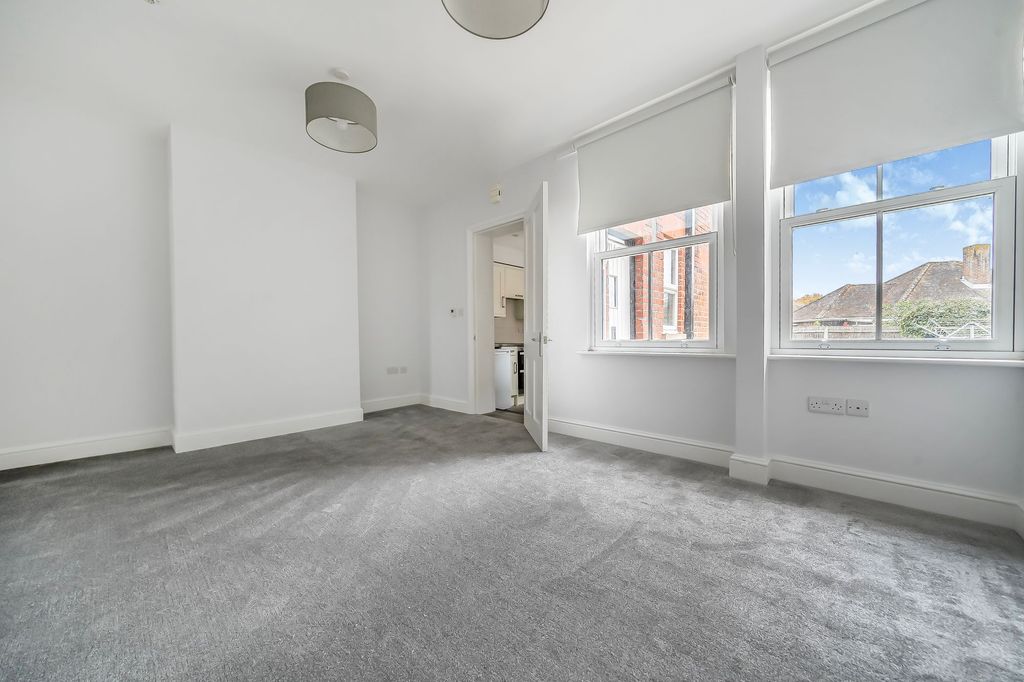 Property photo 3 of 7