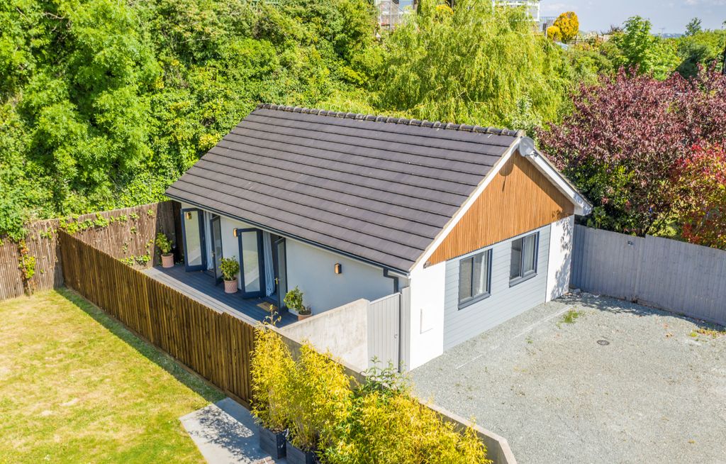 Property photo 1 of 9 1
