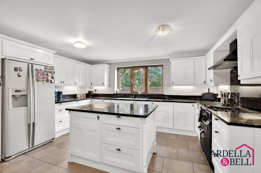 Property photo 2 of 23