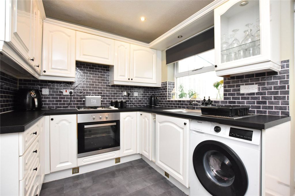 Property photo 3 of 17 Picture No. 11
