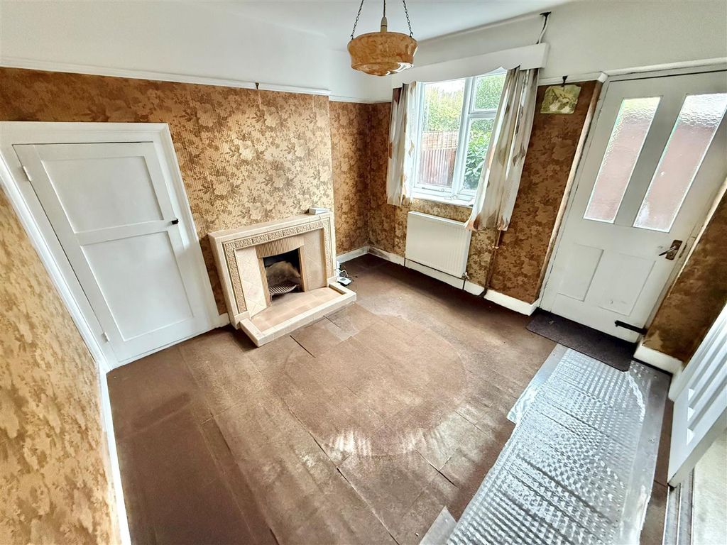 Property photo 3 of 9 Dining Room