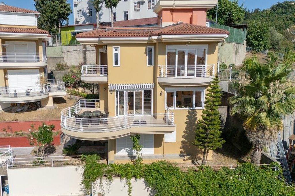 Property photo 1 of 22 Ready-To-Move Investment Property For Sale In Alanya - Main View Of The 4-Bedroom Villa