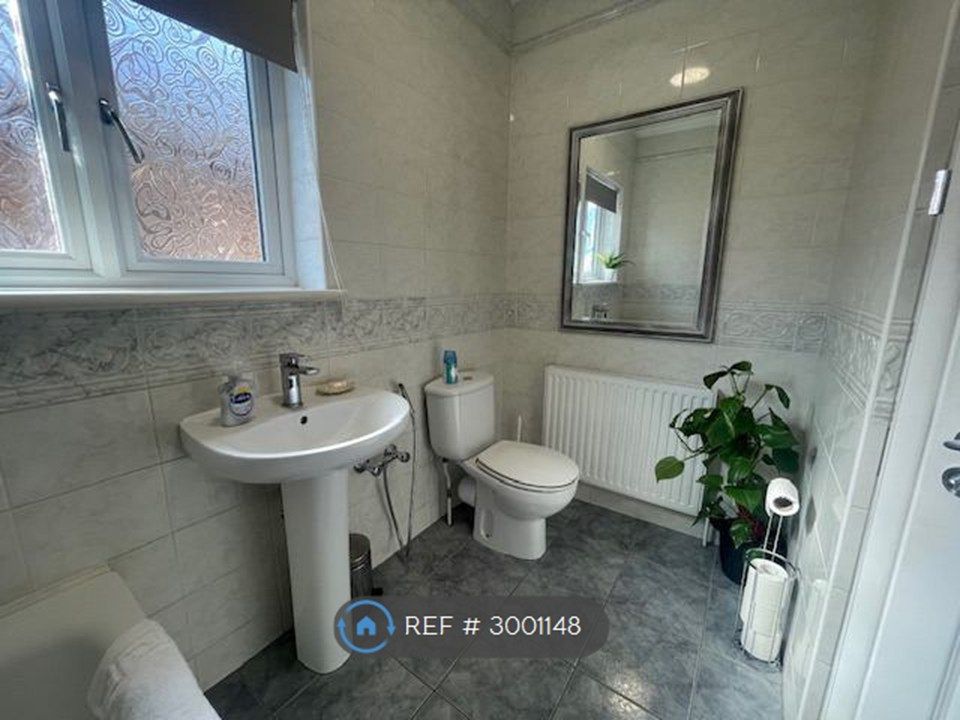 Property photo 3 of 3 Shared Bathroom