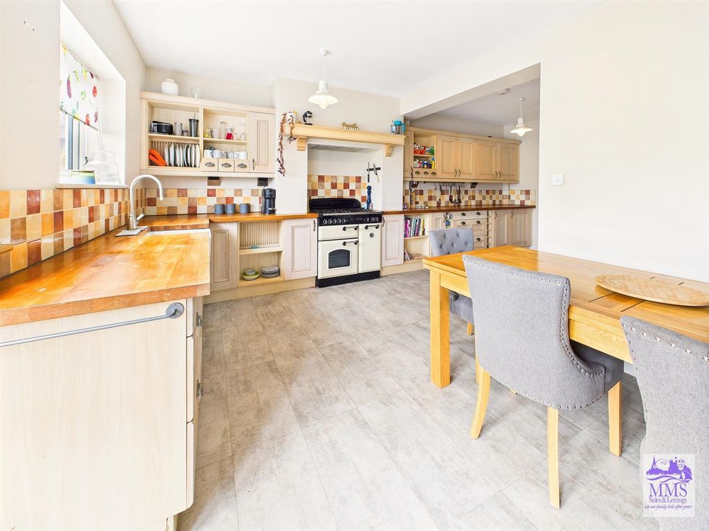 Property photo 2 of 24 Cam04098G0-Pr0048-Still013.Jpg