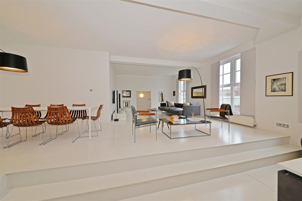 Property photo 3 of 20 Apt 1 3-4 James Street - Kitliv6.Jpg