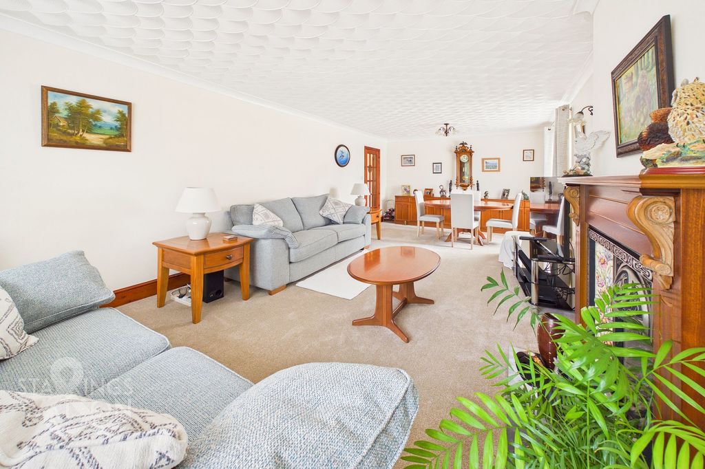 Property photo 2 of 25