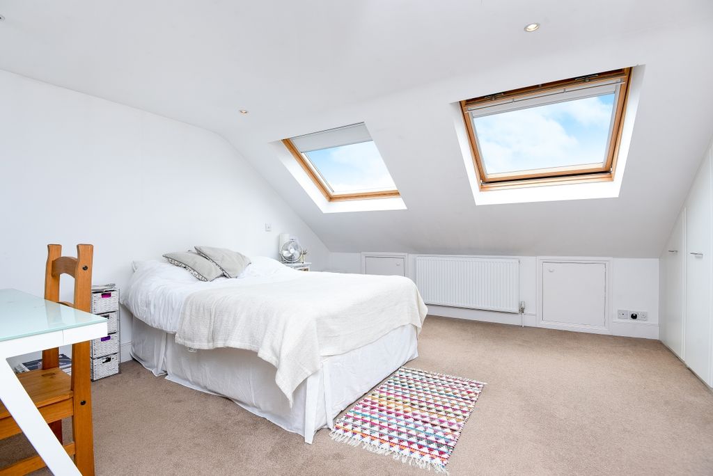 Property photo 2 of 9 200277 (5)