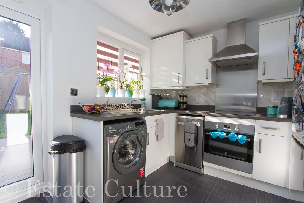 Property photo 3 of 28