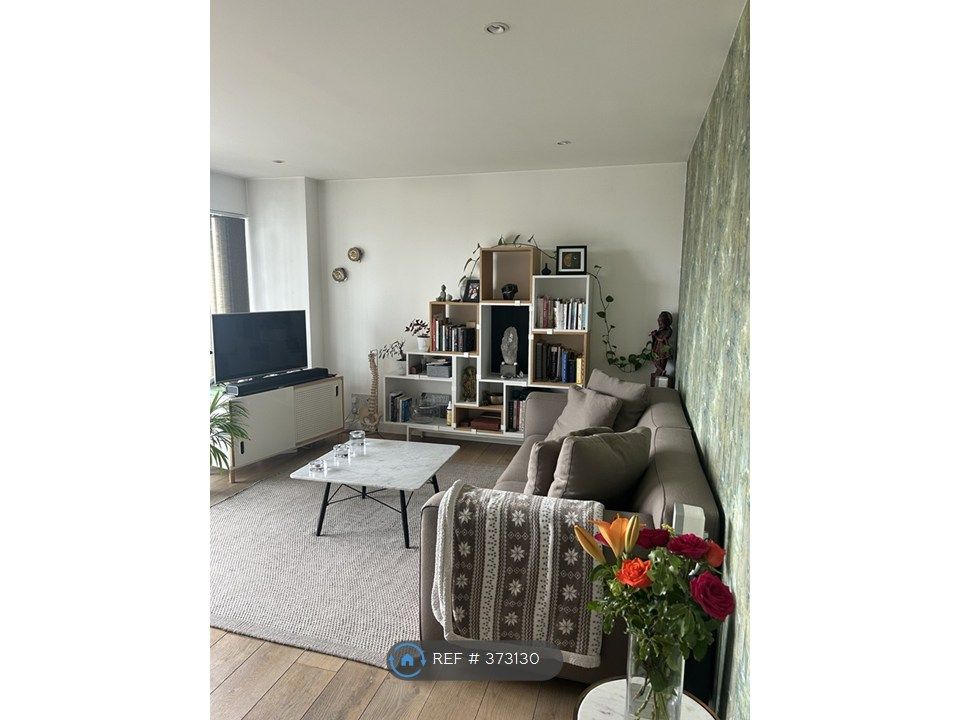 Property photo 1 of 12 Lounge