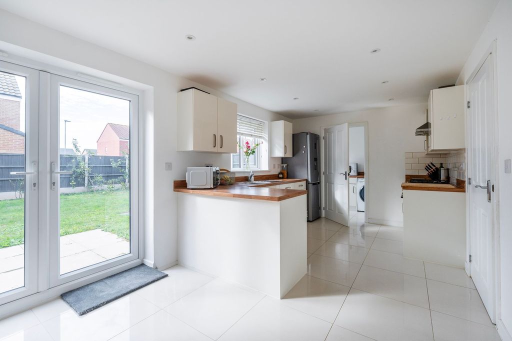 Property photo 2 of 23