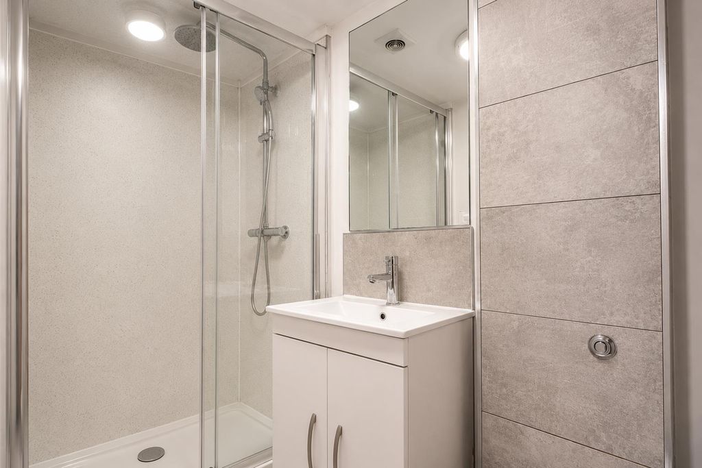 Property photo 3 of 4 Bathroom