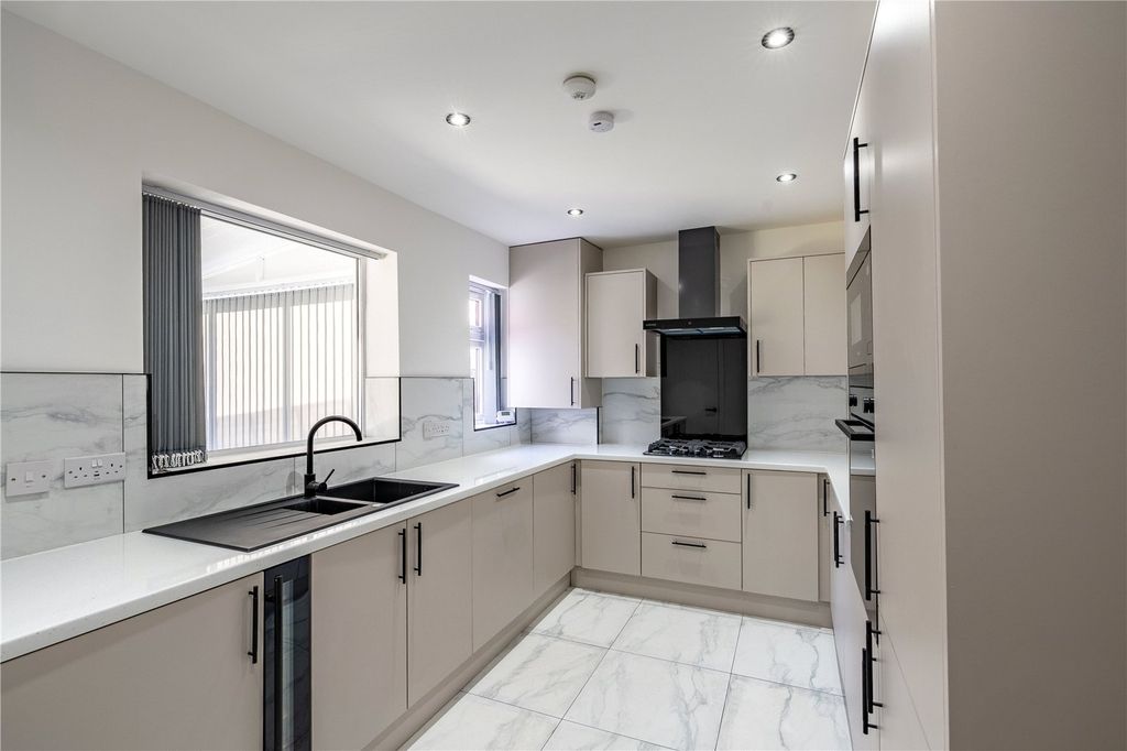 Property photo 2 of 24 Picture No. 15