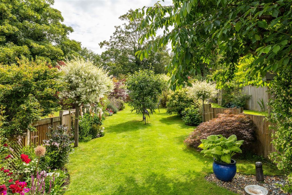 Property photo 1 of 27 39C Deepdene Avenue-25.Jpg
