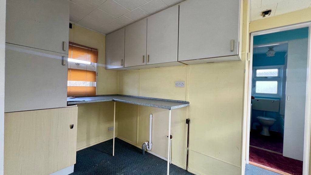 Additional image 5 of 1 bed detached bungalow for saleFirst Avenue, Ashfield Park, Scunthorpe DN17