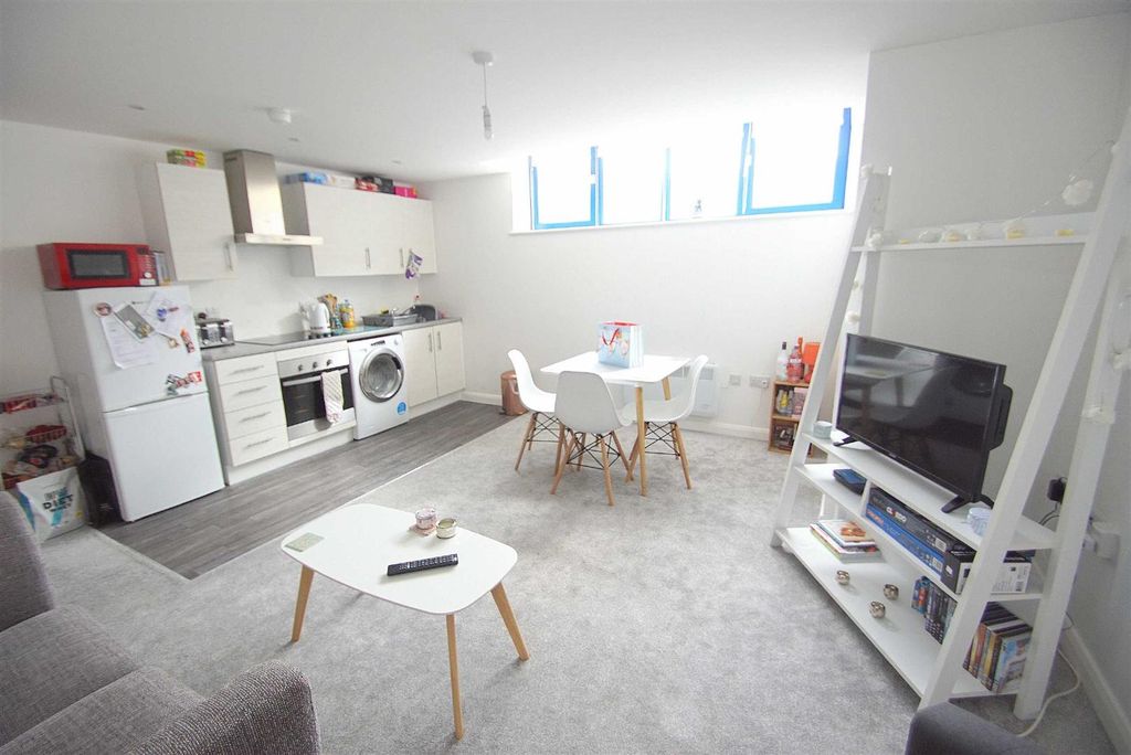 Property photo 3 of 7