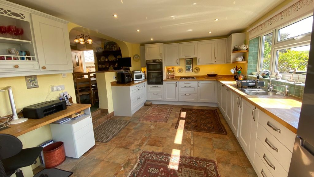 Property photo 2 of 26 Picture No. 24