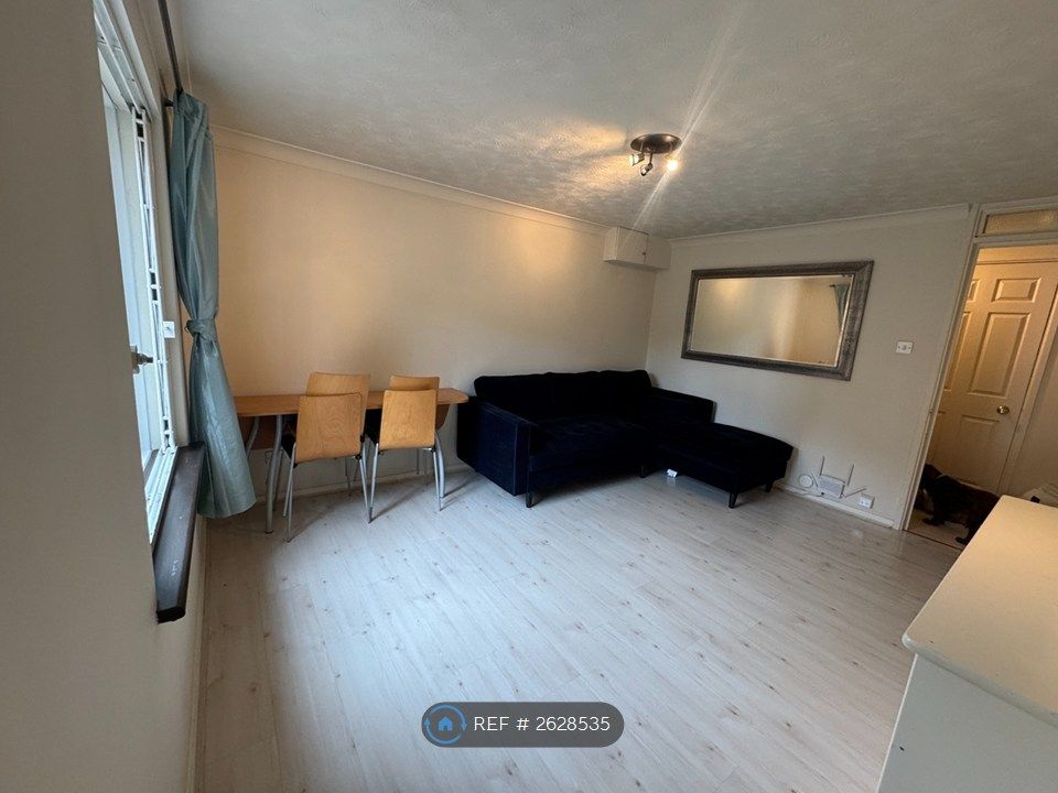Property photo 3 of 19 Living Room