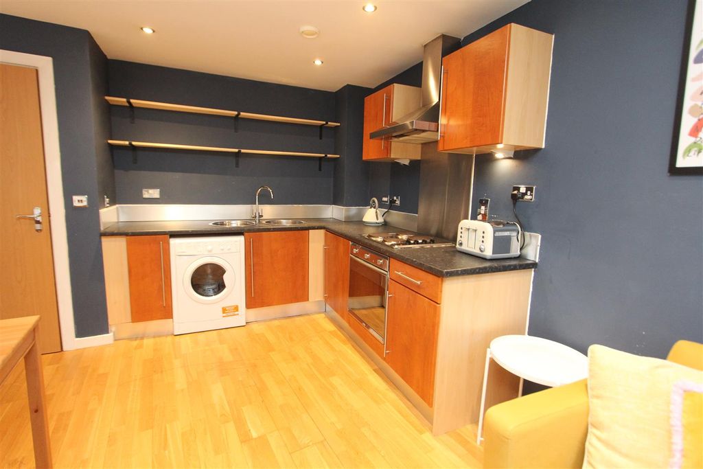 Property photo 3 of 9 Kitchen.Jpg