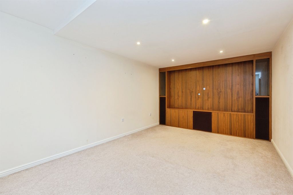 Property photo 3 of 24