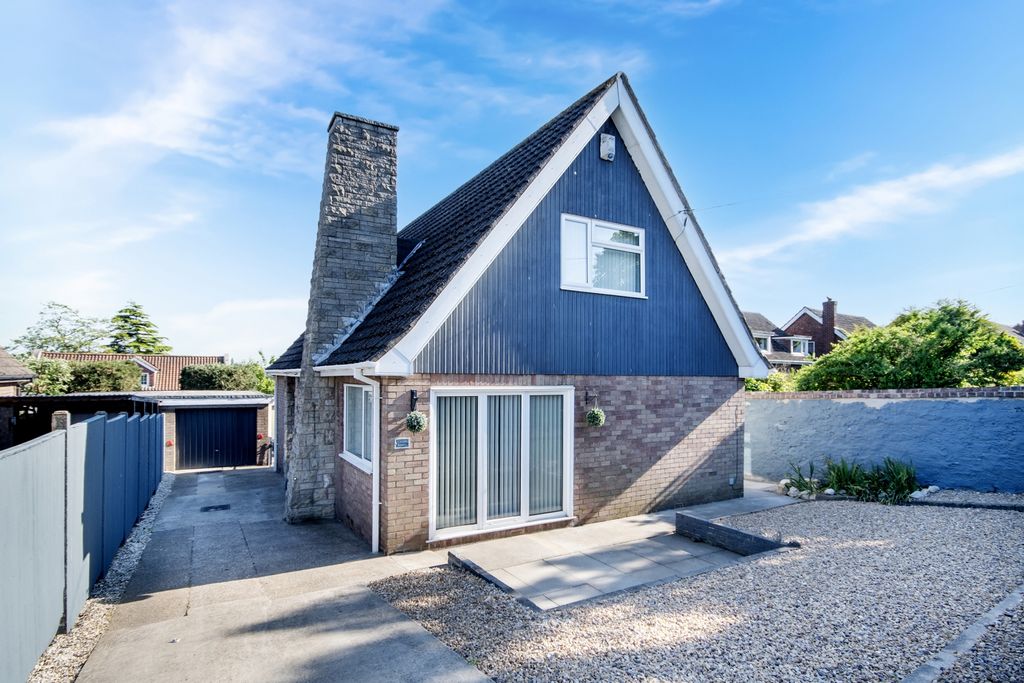 Property photo 3 of 18 Ewemove Estate Agents Scunthorpe Front Aspect
