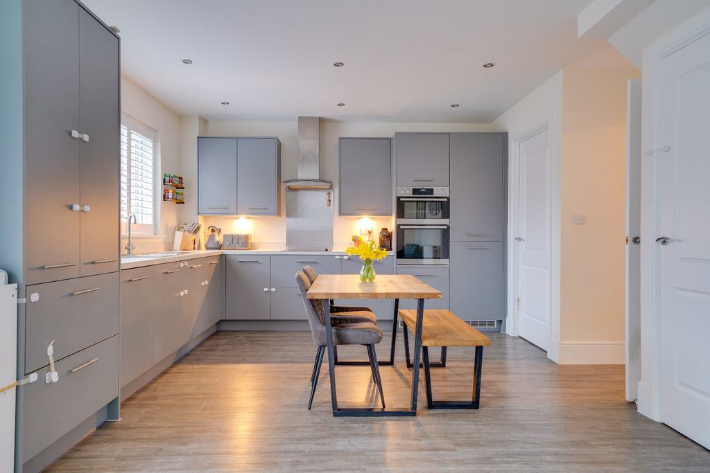 Property photo 3 of 26 4823702