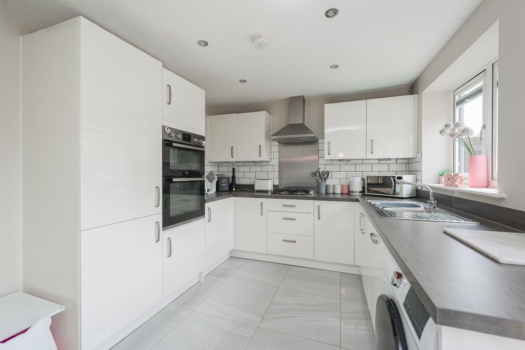 Property photo 3 of 20 5263032