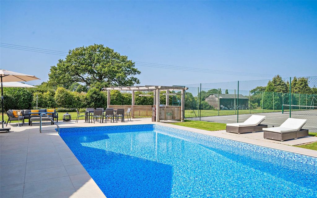Property photo 2 of 32 Swimming Pool