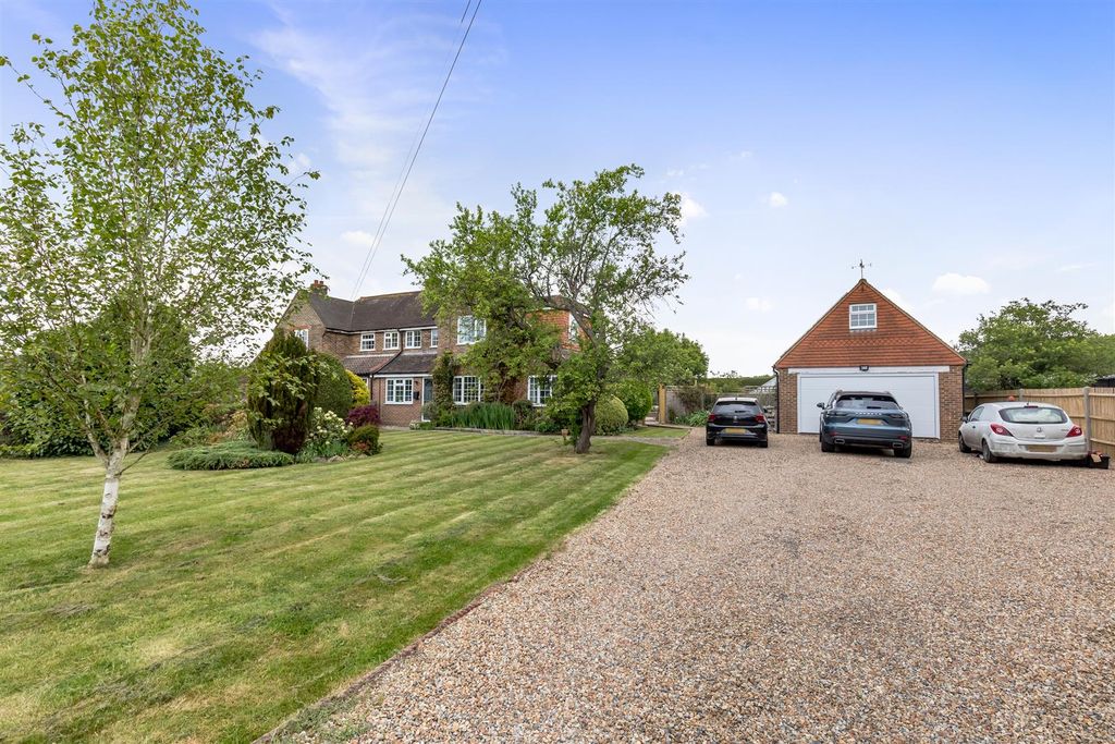 Property photo 2 of 31 Bowshot Cottages 1-23.Jpg