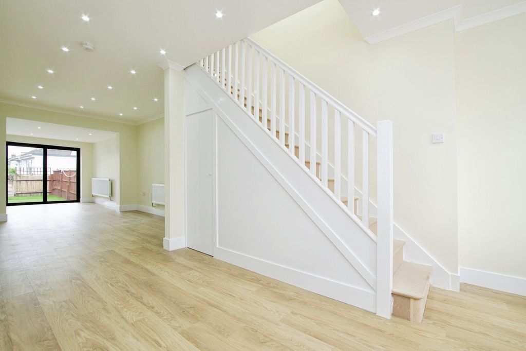 Property photo 3 of 20 Pbox-Img.Jpg