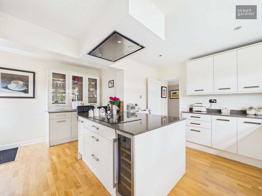 Property photo 2 of 24