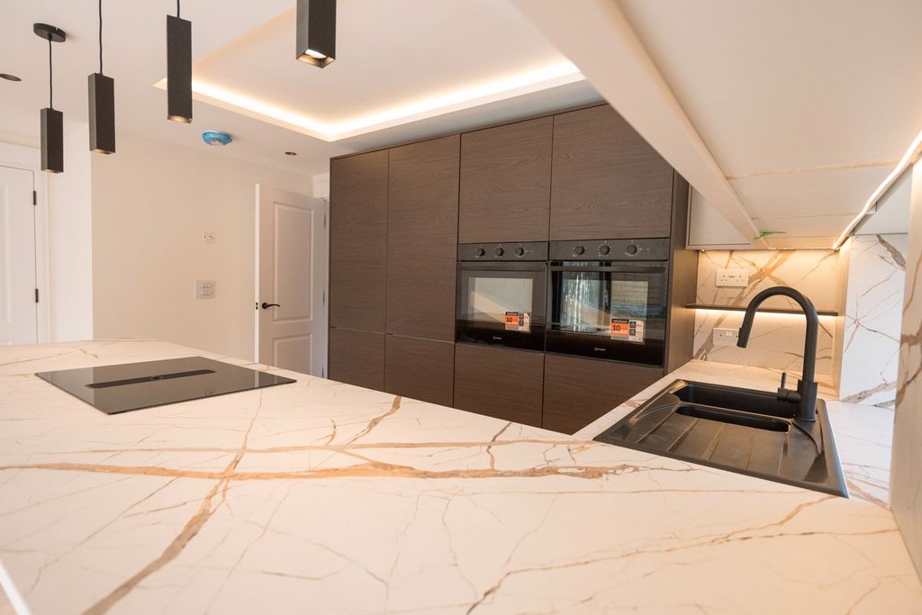 Property photo 3 of 15 Kitchen