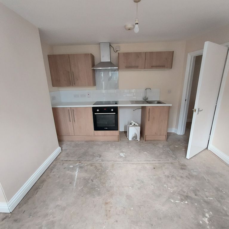 Property photo 3 of 11 Kitchen