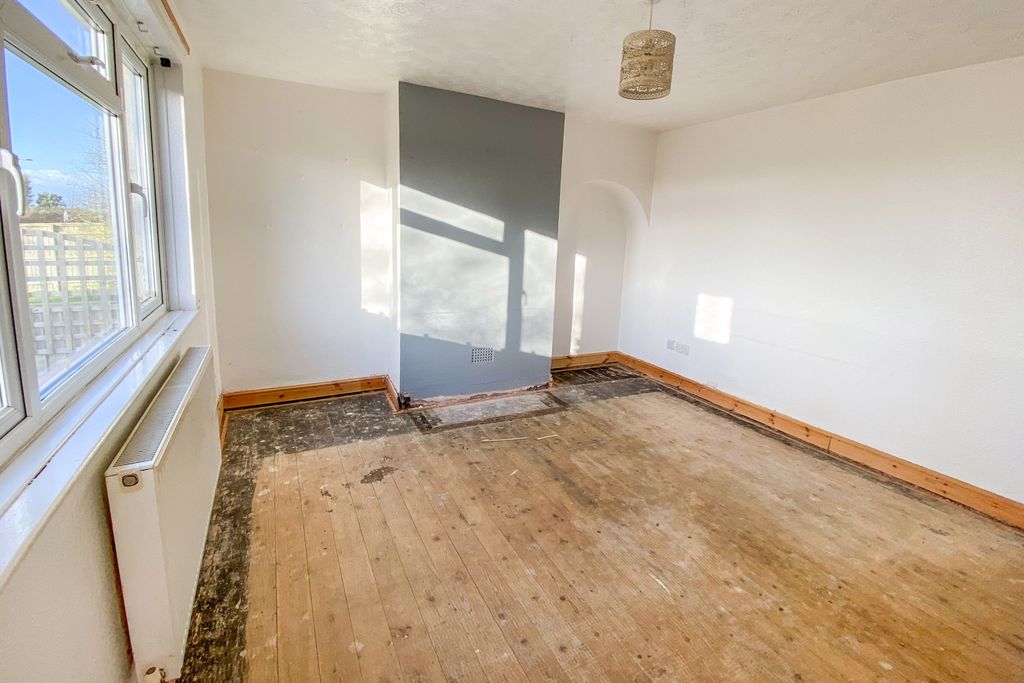 Property photo 3 of 16 34 Broad Town Road, Broad Town, Swindon Sn4 7Rb