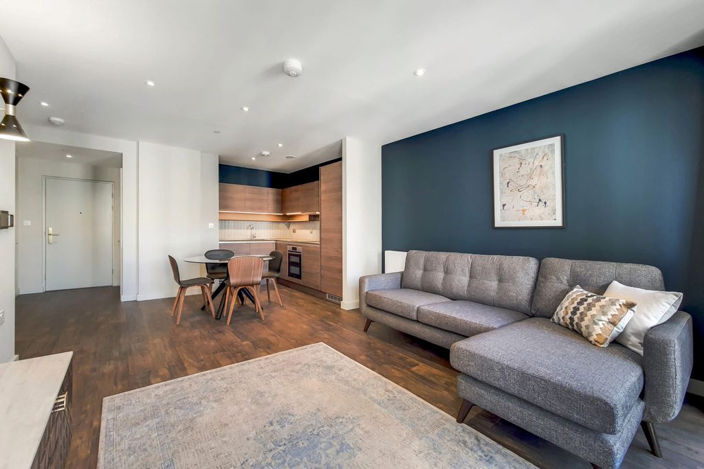 Property photo 1 of 18 639815E534A299B3431F184Ae239