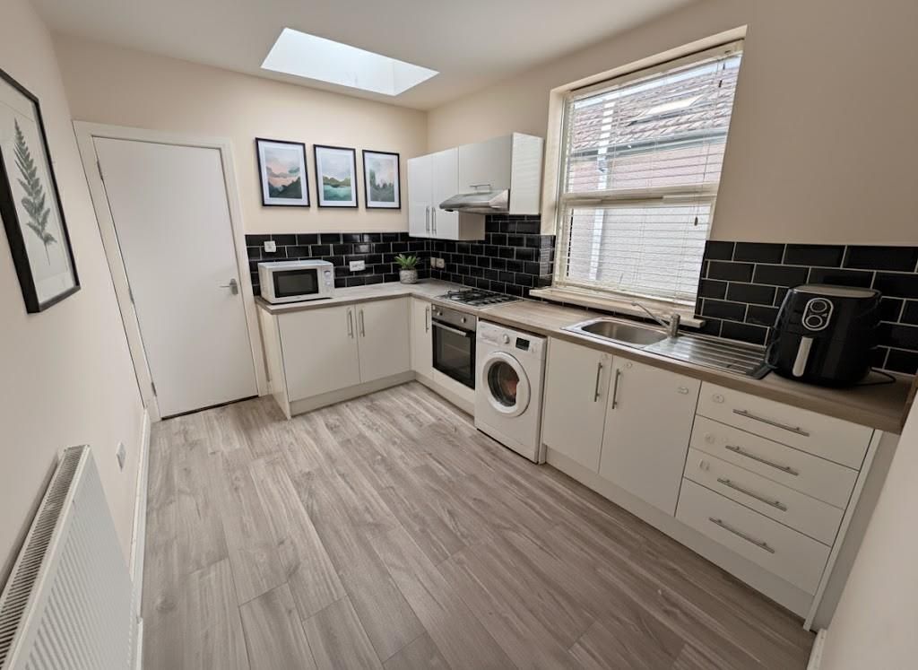 Property photo 2 of 8 Kitchen