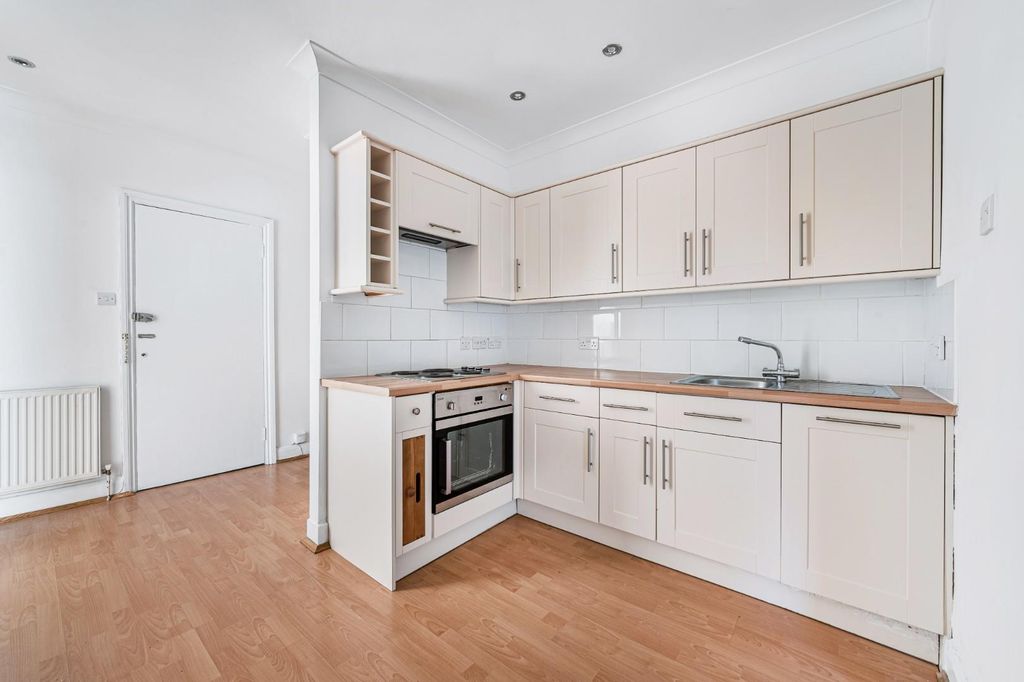 Property photo 3 of 11 Flat 4, 27 Montpellier Road-5.Jpg