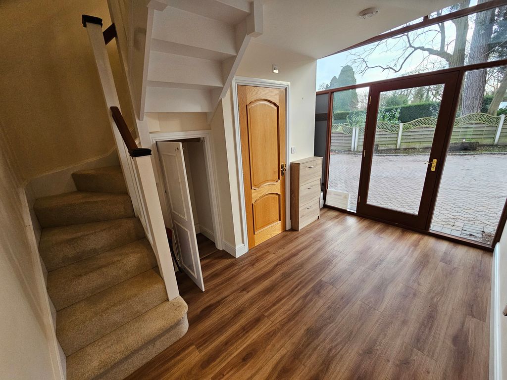 Property photo 2 of 20 Entrance Hall